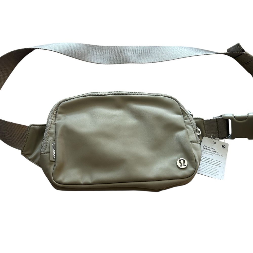 Lululemon Everyday Belt Bag in Light Gray-2L - Picture 3 of 6